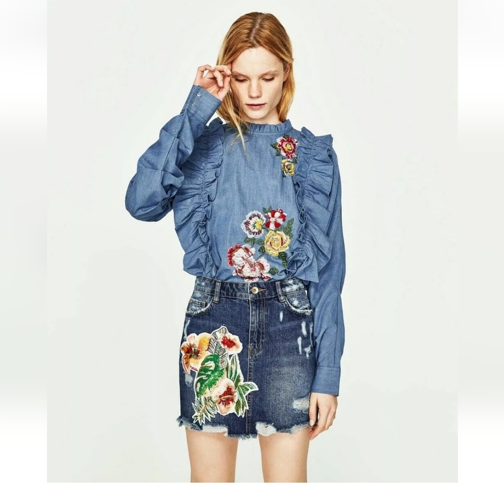NWT Zara Boxy denim floral Applique embroidery blouse with ruffles XS Runs Large